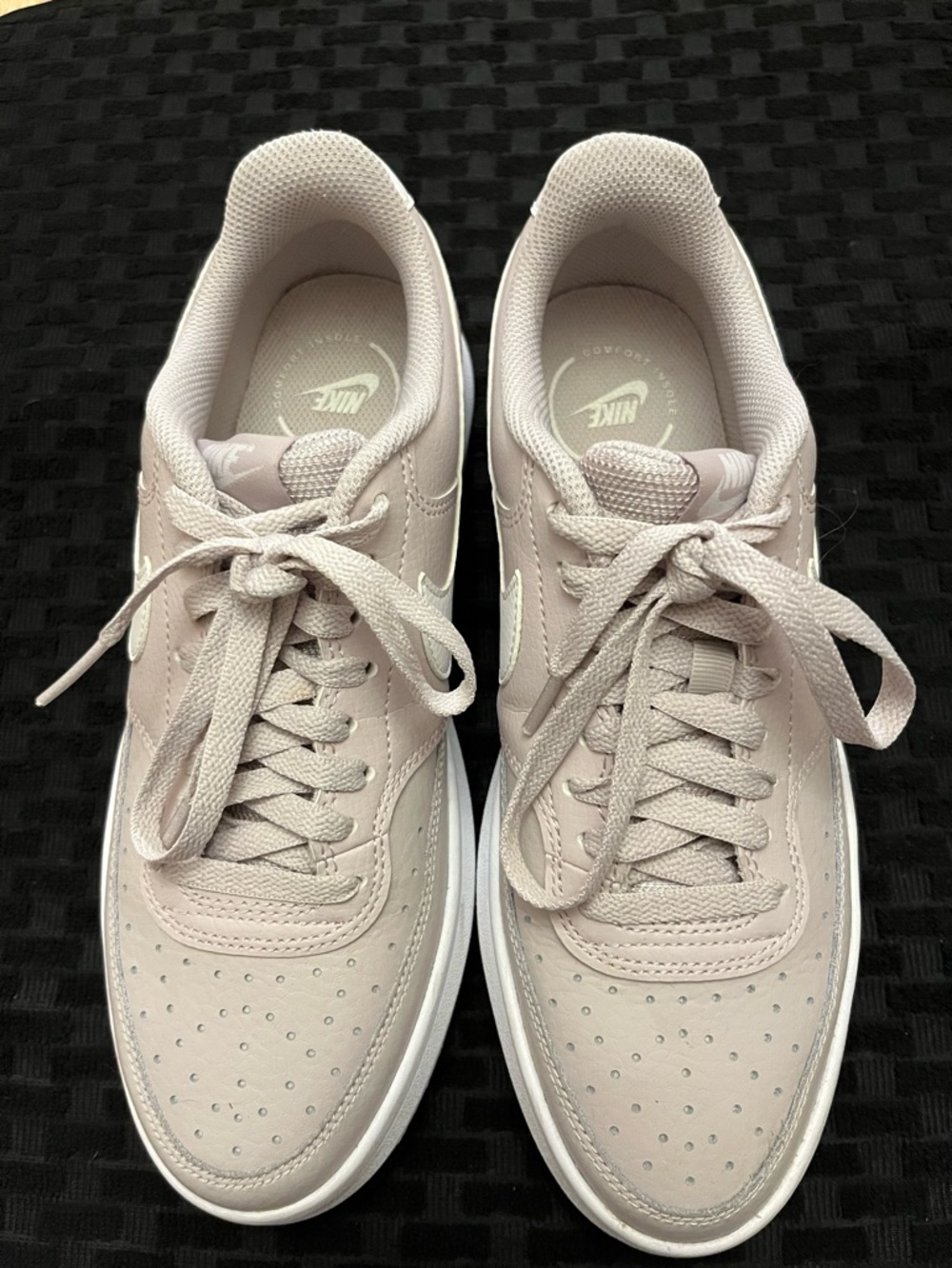 Women’s Nike Shoes. Excellent condition. Light lavender in color
